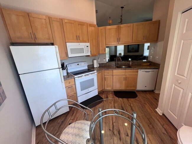 Building Photo - Seasonal Condo in Gateway Greens  or Annua...