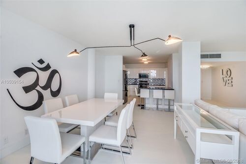Foto del edificio - 9000 Bay Dr