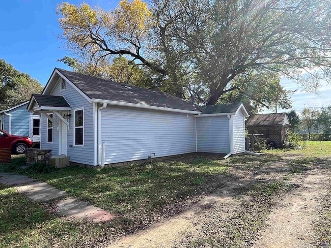 Building Photo - 2011 W 7th Ave