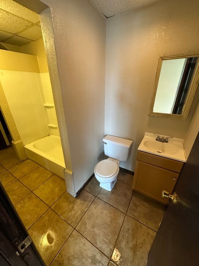 Building Photo - 1109-MF3-E