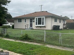 Building Photo - 2521 Newglen Ave