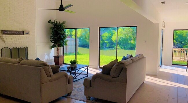 Foto del edificio - 1139 Quail Hollow Dr