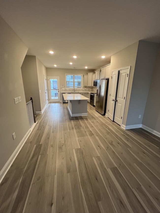 kitchen view 2 - 1006 Gateway Commons Cir