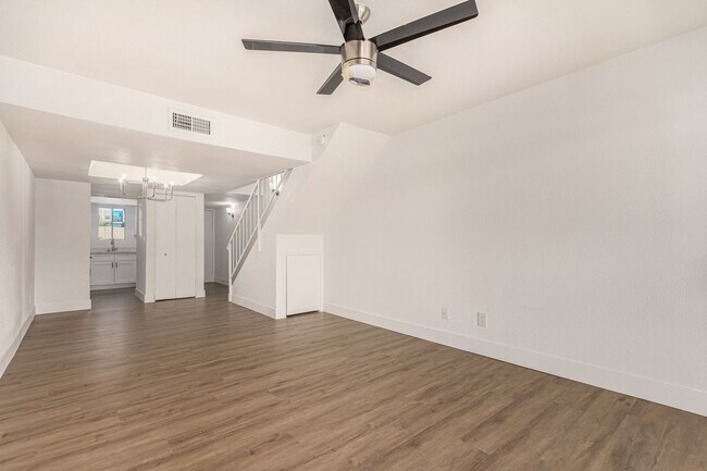 Foto del edificio - Updated 2-Bedroom COZY Condo Just Minutes ...