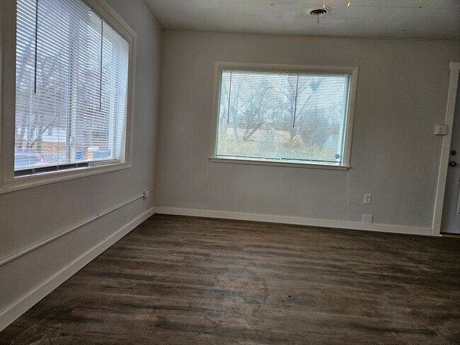 Foto del edificio - 6301 E 3rd Ave