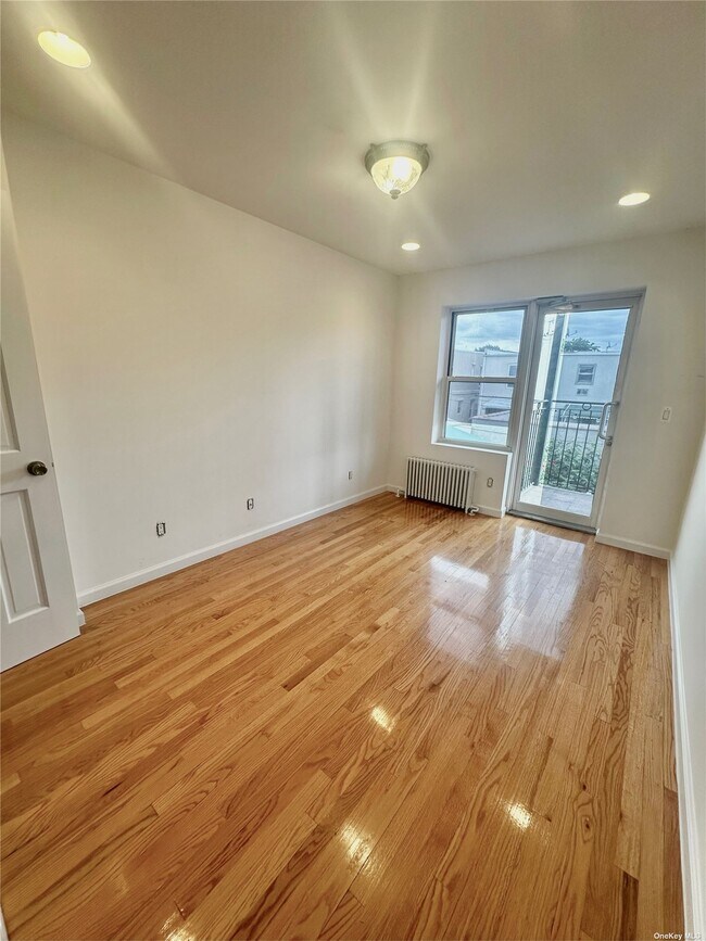 Building Photo - 25-31-31 45th St