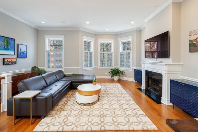 Foto del edificio - 2044 N Sheffield Ave