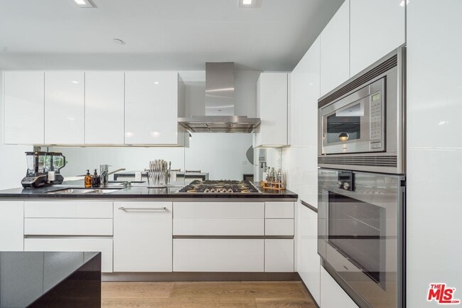 Building Photo - 9000 W 3rd St