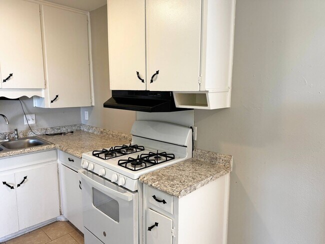 Building Photo - Affordabe 3 Bedroom, 1 Bathroom Home Close...