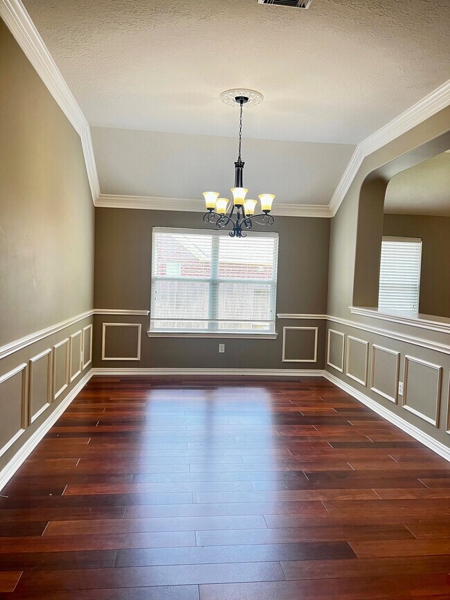 Building Photo - 23907 Hackberry Creek Dr