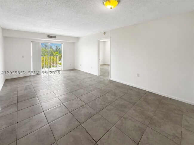 Foto del edificio - 8260 SW 210th St