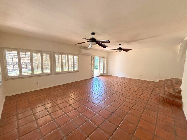 Building Photo - 2 Bedroom home located in Long Beach now available!