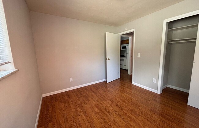 Foto del edificio - 545 Lowell Ave