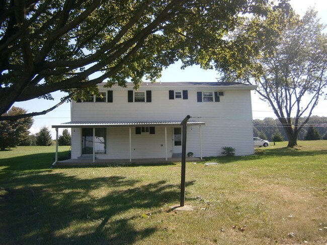 Building Photo - 4 BR, 2 Baths Eastern School