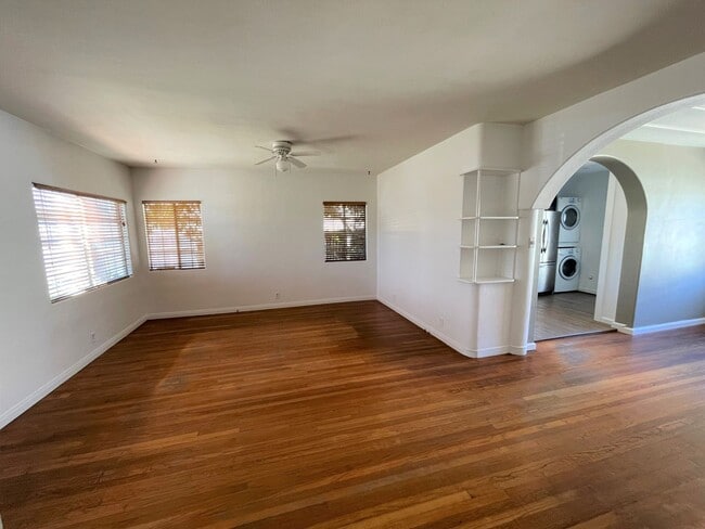Building Photo - Midtown Ventura Bungalow