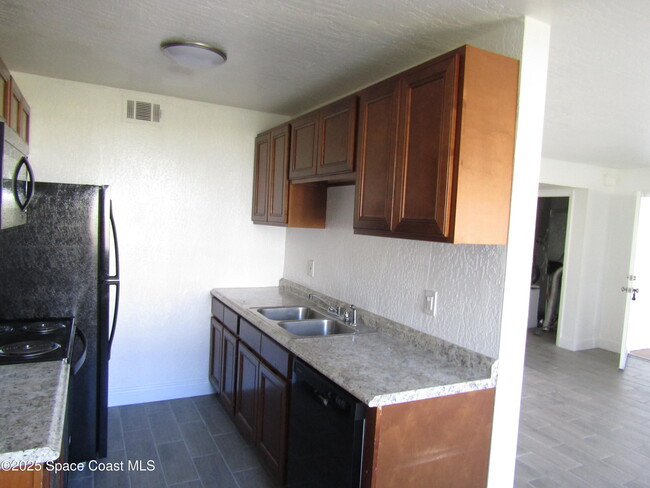 Building Photo - 2612 Tree Ridge Ln NE