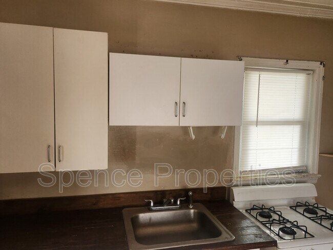 Foto del edificio - 564 W James Lee Blvd