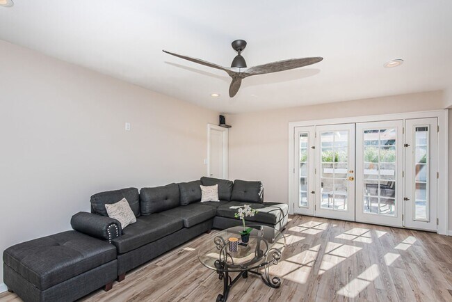 Building Photo - Oceanside Furnished Rental Home-  Short Dr...