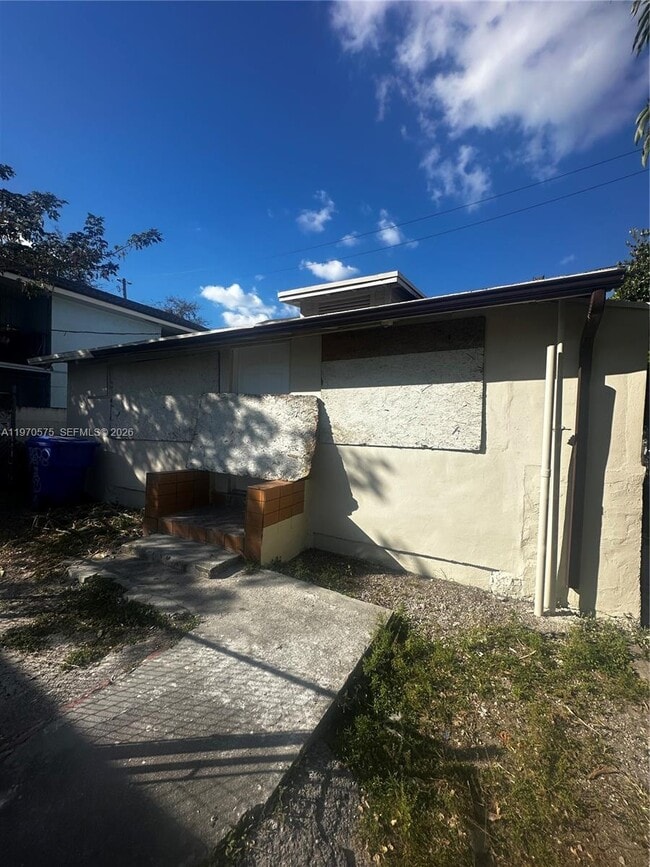 Foto del edificio - 1919 SW 2nd St