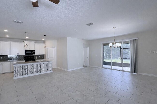 Foto del edificio - 3943 Cortland Dr