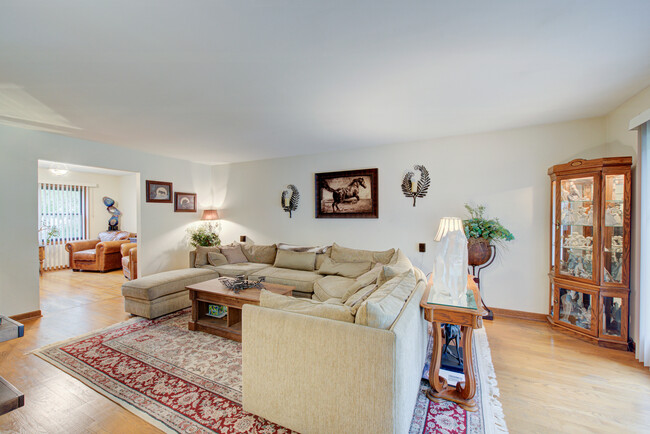 Foto del edificio - 1717 N Burning Bush Ln