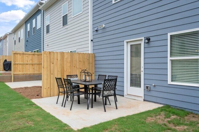 Building Photo - 1122 Chastain Dr
