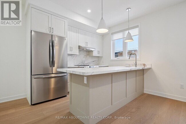 Building Photo - 436 Concord Ave