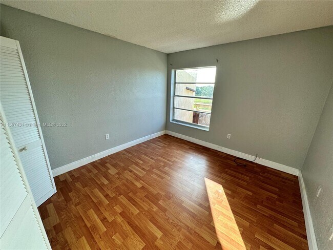 Foto del edificio - 17530 NW 68th Ave