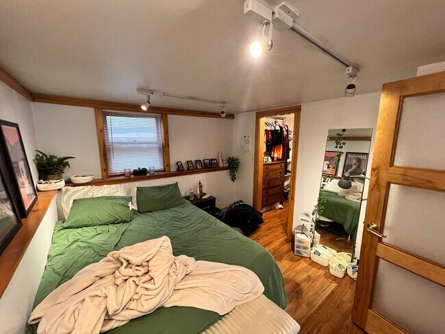 Foto del edificio - Pre-Leasing for 24/25 School Year!