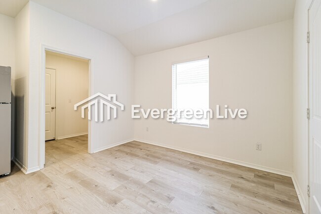 Building Photo - 110 Terrence Dr