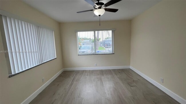 Foto del edificio - 2559 NE 10th Ct