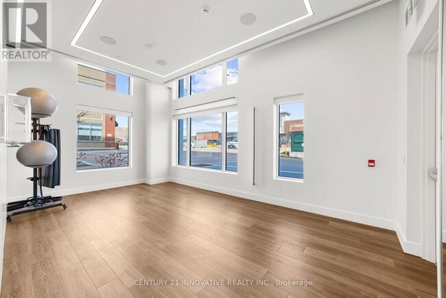 Building Photo - 509 Dundas St W