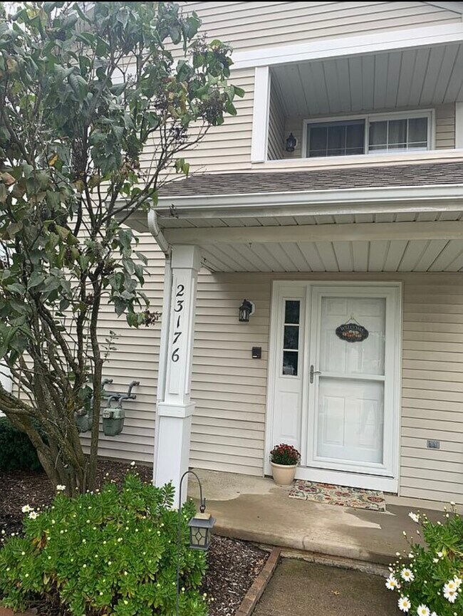 23176 Grist Mill Ct Unit C31, Olmsted Falls, OH 44138 Condo for Rent