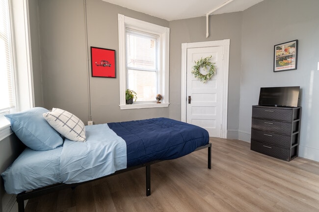 Building Photo - 376 Washington St