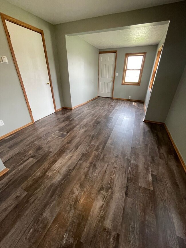 Building Photo - 2532 S 18th St Council Bluffs, IA 51501