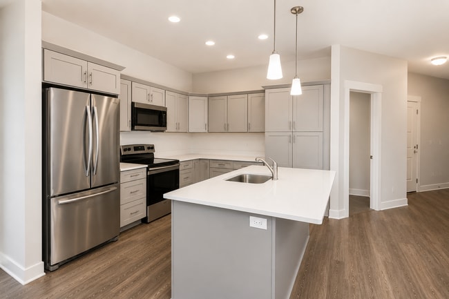 Building Photo - Modern 3-Bed Vineyard Townhome Near UVU with Stunning Amenities!