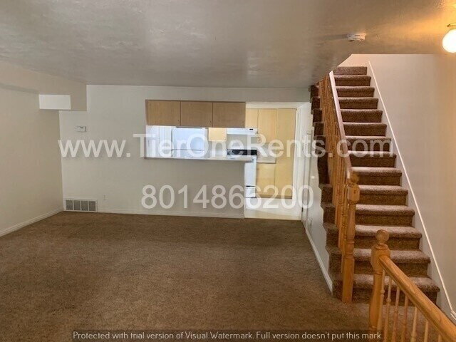 Building Photo - Move in special: $500 off first months rent!