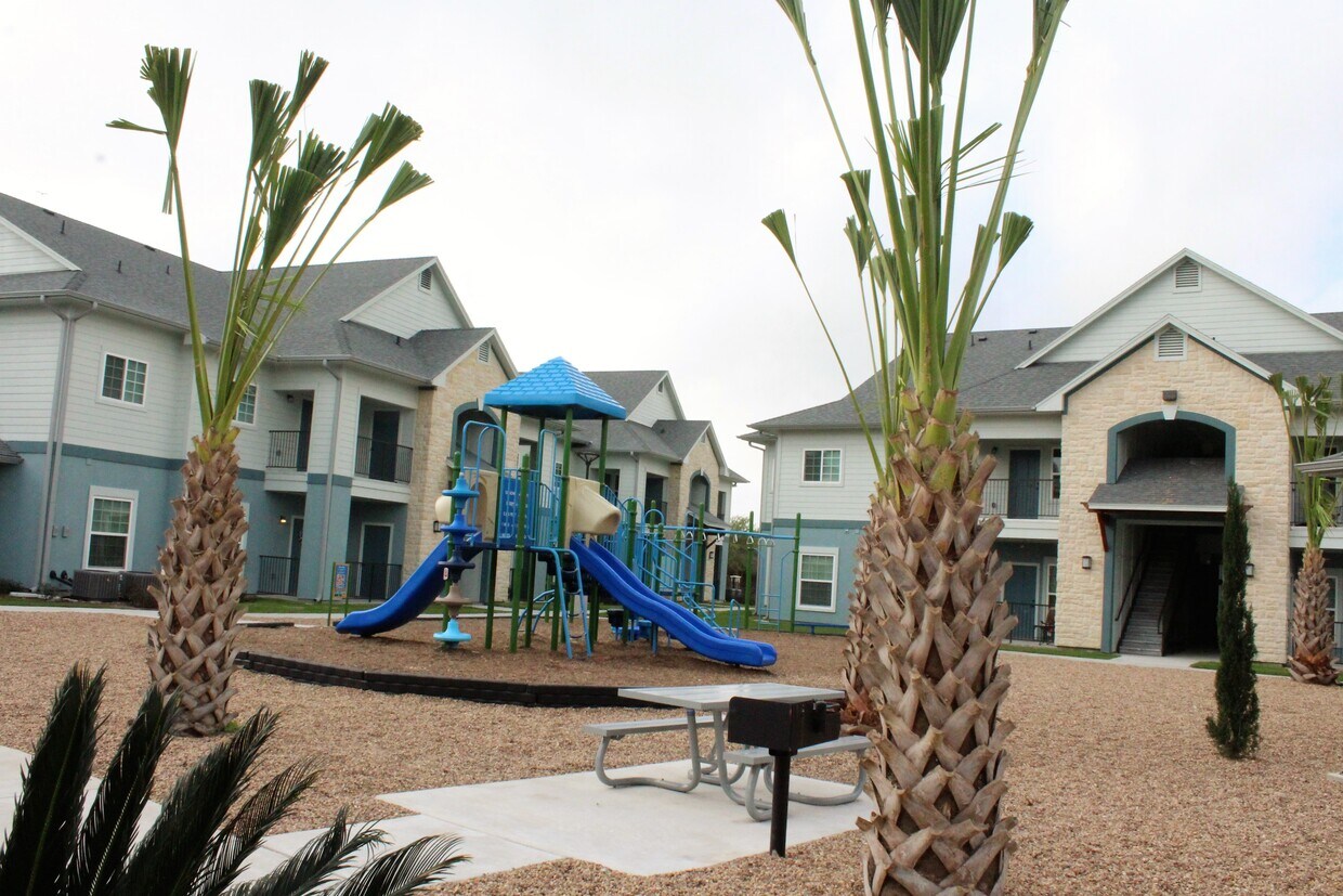 Foto del edificio - 711 Glenoak Dr