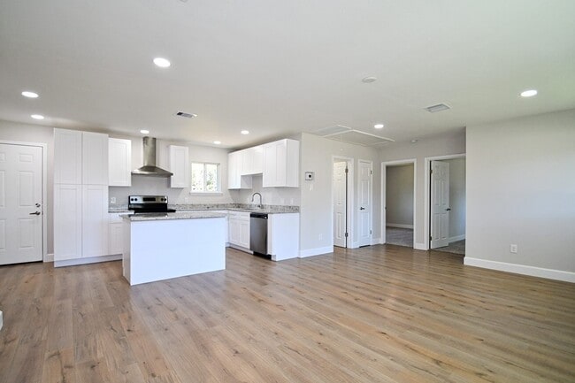 Foto del edificio - 10910 Fullerton Dr