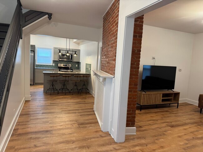 Building Photo - 112 Chapin St
