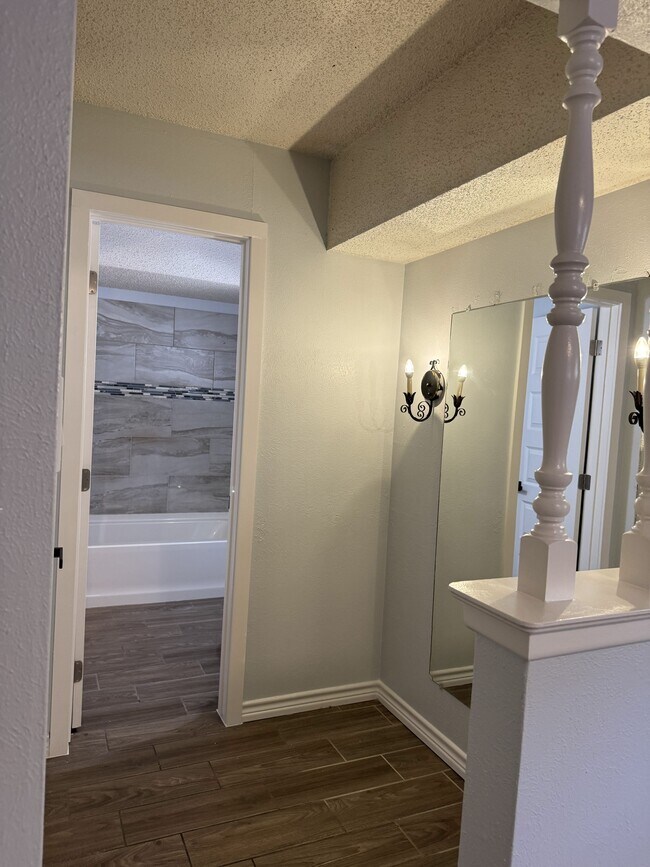 Foto del edificio - 2121 Oak Valley Ln