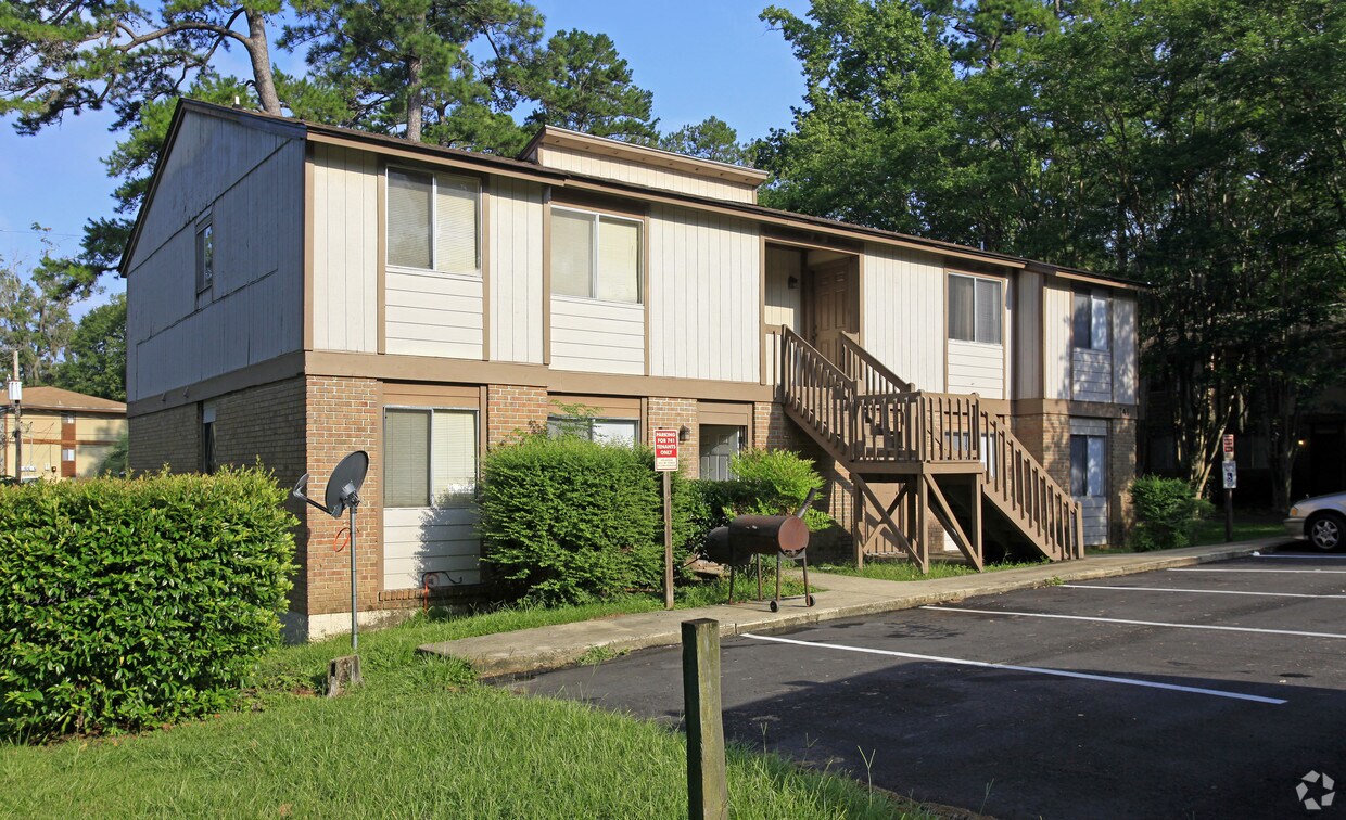 Foto del edificio - 741 Pointe Ct