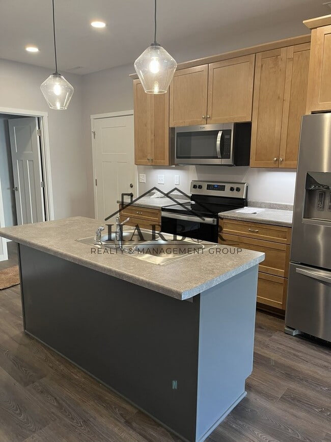 Building Photo - Contemporary 2 Bedroom Townhome - Kasson MN