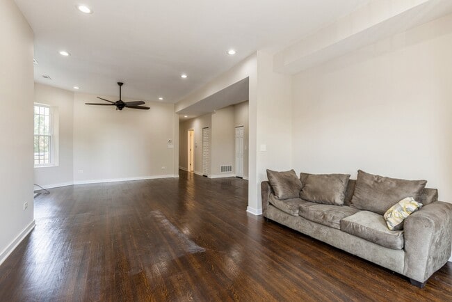 Foto del edificio - 6014 S Prairie Ave