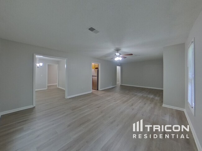 Foto del edificio - 225 Holmsbury Rd