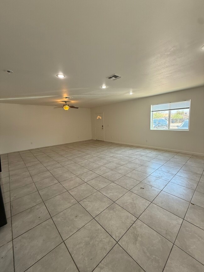 Building Photo - 2828 E Chipman Rd