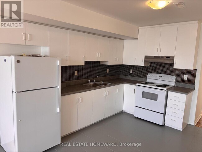 Photo du bâtiment - 879A Wilson Ave