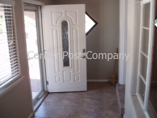 Building Photo - 408 Cagua Dr NE
