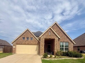 Building Photo - 2080 Abela Dr