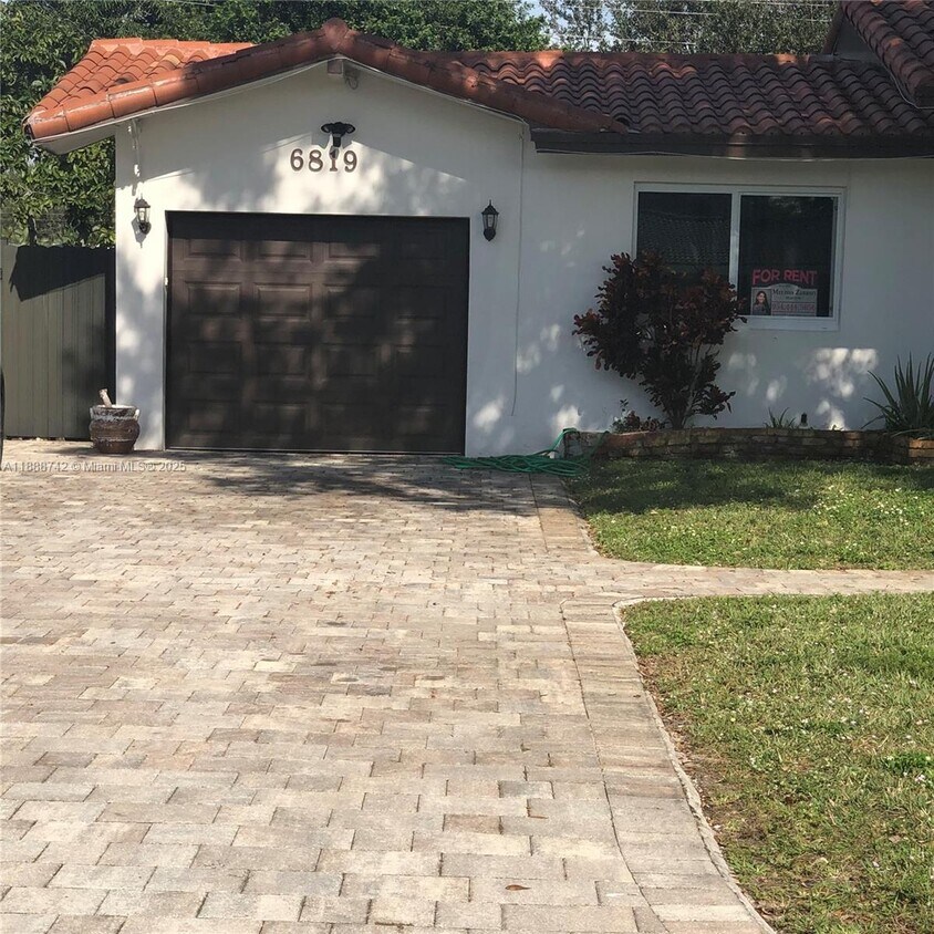 Foto principal - 6819 SW 15th St